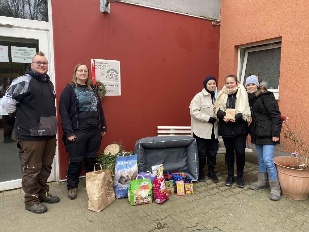 tierheim solingen spendenuebergabe 1000x750